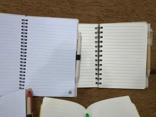 Lote 5 cuadernos + Bolígrafo