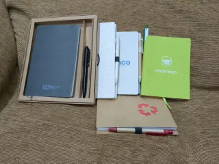 Lote 5 cuadernos + Bolígrafo