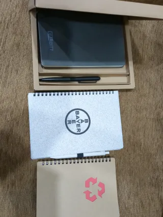 Lote 5 cuadernos + Bolígrafo