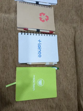 Lote 5 cuadernos + Bolígrafo