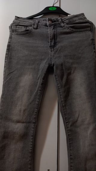 Pantalón acampanado gris talla S