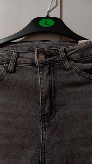 Pantalón acampanado gris talla S