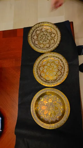 Platos decorativos de latón
