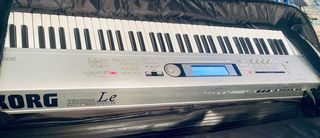 Workstation Korg Triton-Le + Soporte + Funda.