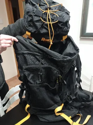 Mochilas de senderismo 90 y 60 litros.