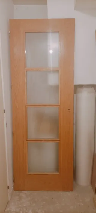 Puerta madera con cristal