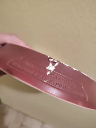 Platos decorativos en relieve