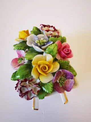 Figura de porcelana flores multicolor