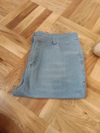 Pantalones vaqueros acampanados talla 40-42