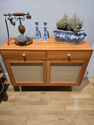 Aparador 2 puertas y 2 cajones