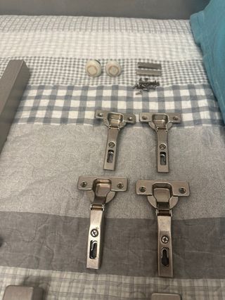 Soportes Estantería Ikea y Bisagras