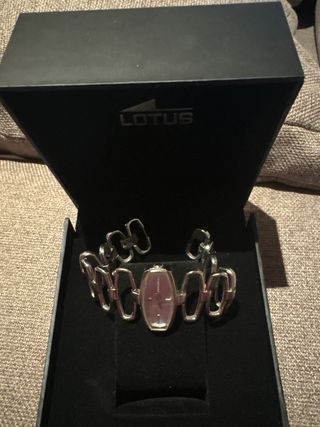 Reloj Lotus Plateado Elegante