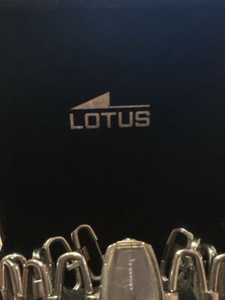 Reloj Lotus Plateado Elegante