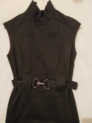 Vestido negro midi con cinturón