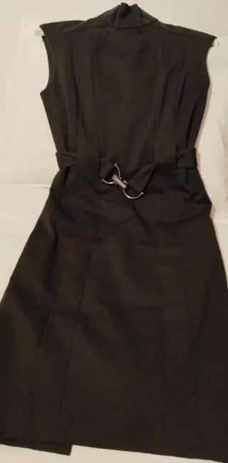 Vestido negro midi con cinturón