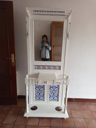 Entradita paragüero-perchero antigua