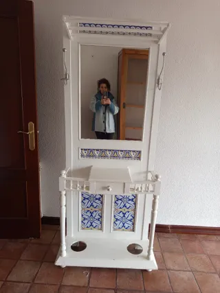 Entradita paragüero-perchero antigua