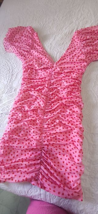 Vestido rosa con corazones