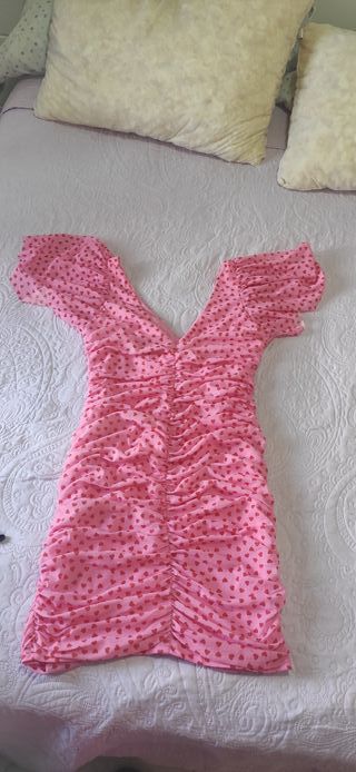 Vestido rosa con corazones