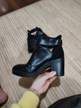 Botines Bershka negros talla 35