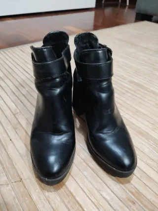 Botines Bershka negros talla 35