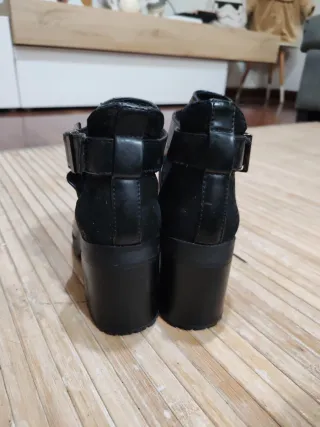 Botines Bershka negros talla 35