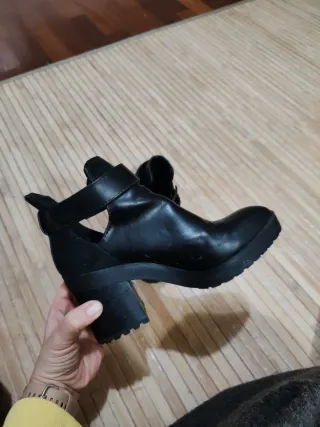 Botines Bershka negros talla 35