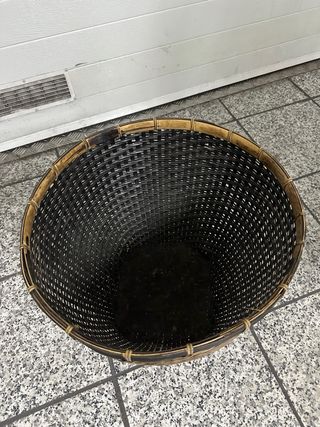 Cesto de bambú y mimbre