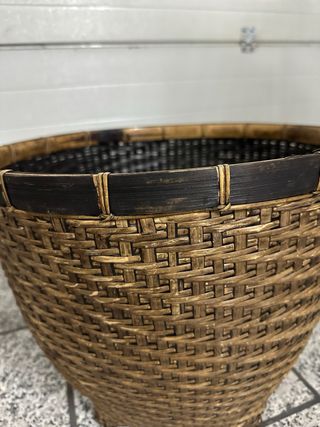 Cesto de bambú y mimbre