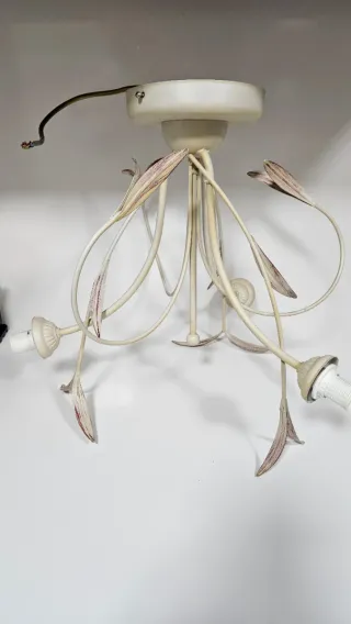 Lámpara de forja beige y morado