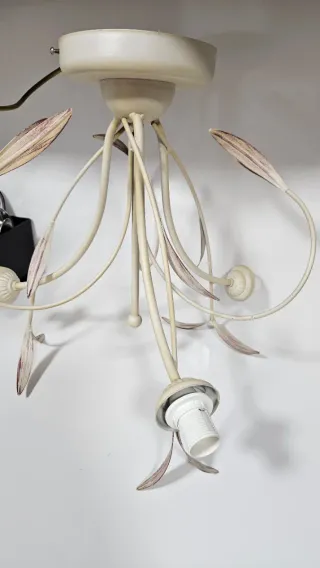 Lámpara de forja beige y morado