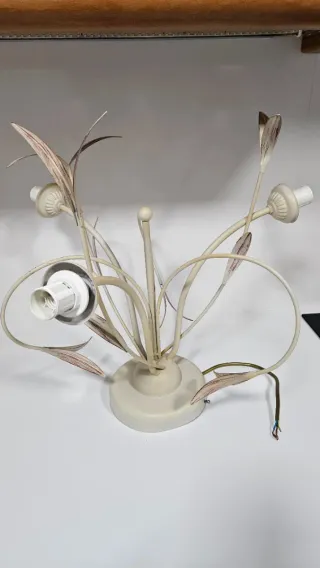 Lámpara de forja beige y morado