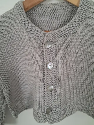 Chaquetita niña de hilo gris talla 6