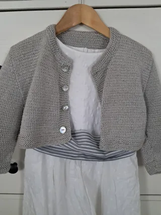Chaquetita niña de hilo gris talla 6