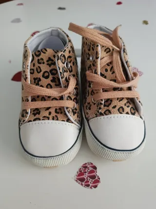 5 Zapatillas bebé estampado leopardo