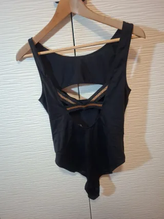 Traje de baño Oysho negro con abertura