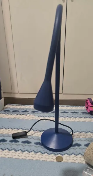 Lámpara de escritorio azul