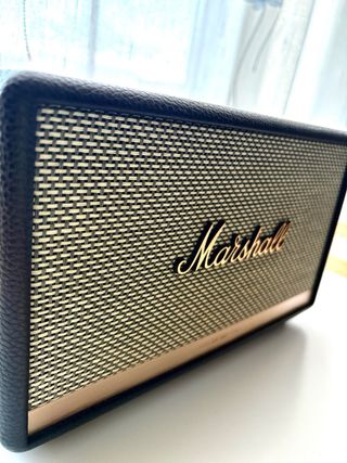ALTAVOZ**MARSHALL**NEGRO**DORADO**COMO**NUEVO**