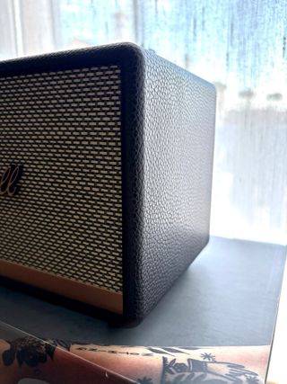 ALTAVOZ**MARSHALL**NEGRO**DORADO**COMO**NUEVO**