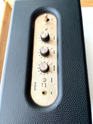 ALTAVOZ**MARSHALL**NEGRO**DORADO**COMO**NUEVO**