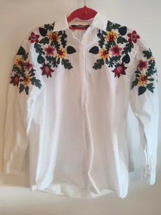 Camisa Zara bordada flores