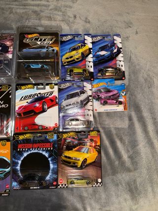 Colección Hot Wheels y Mini GT Escala 1:64