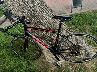Bicicleta BH de Carretera Negra y Roja