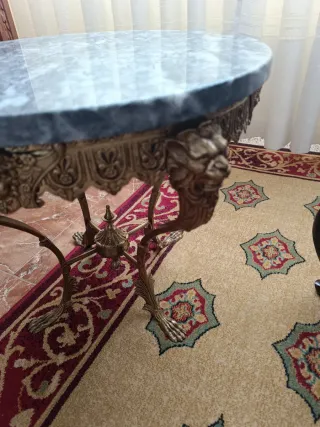 Mesa auxiliar bronce y mármol