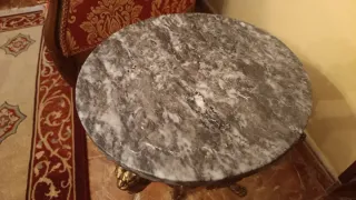 Mesa auxiliar bronce y mármol