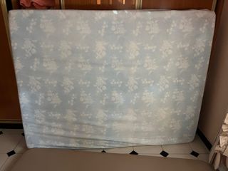 Colchón de matrimonio tela floral