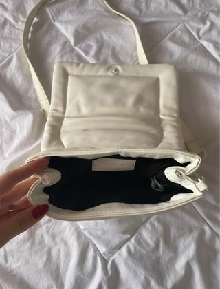 Borsa a tracolla color panna trapuntata.