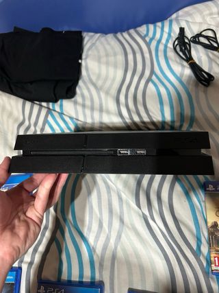 PS4 + COMANDO + 6 GIOCHI