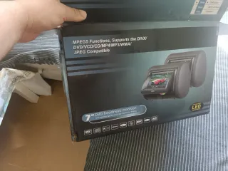 Monitor reposacabezas le fal los cables de corrien