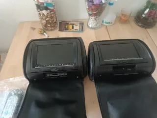 Monitor reposacabezas le fal los cables de corrien